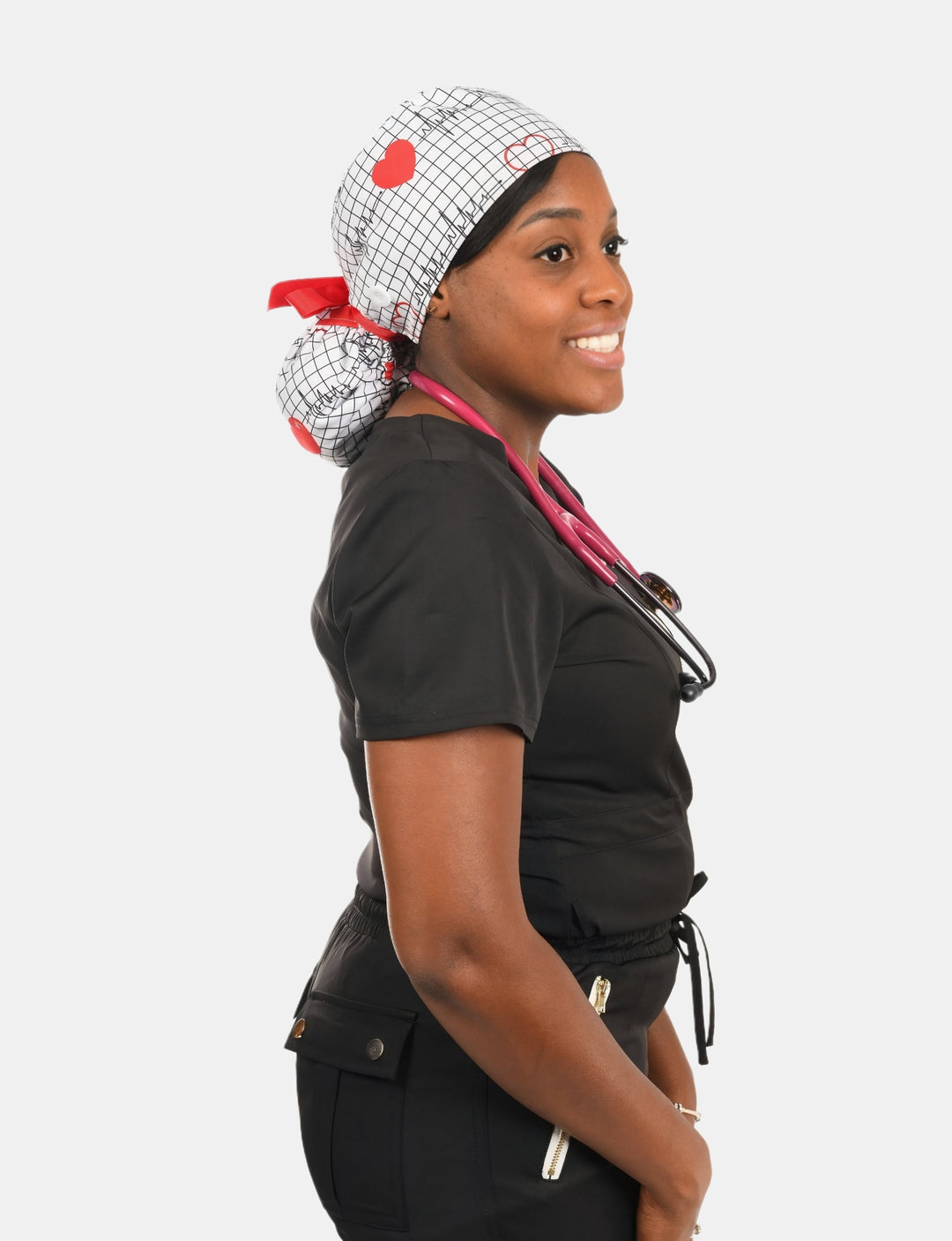 Gorro quirúrgico con cola de caballo y forro de satén con diseño de corazón rojo para electrocardiógrafo